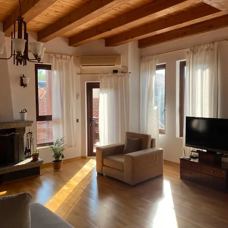 דירה Comfy Spacious טיראנה