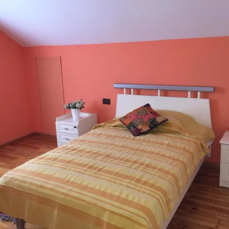 דירה Comfy Spacious טיראנה