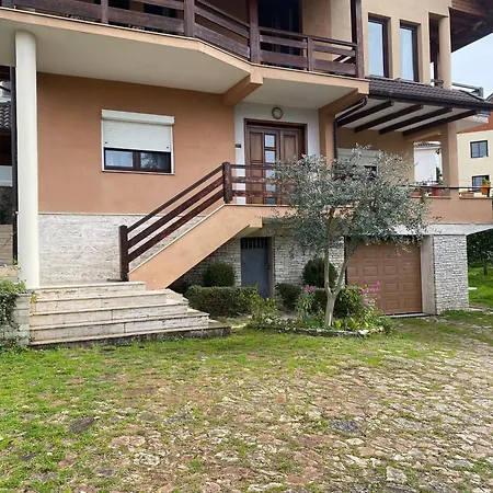 Comfy Spacious Apartman Tirana