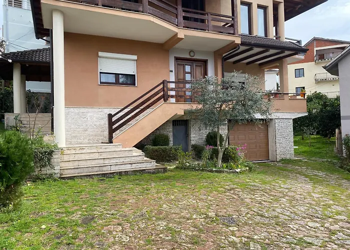 Comfy Spacious Apartman Tirana