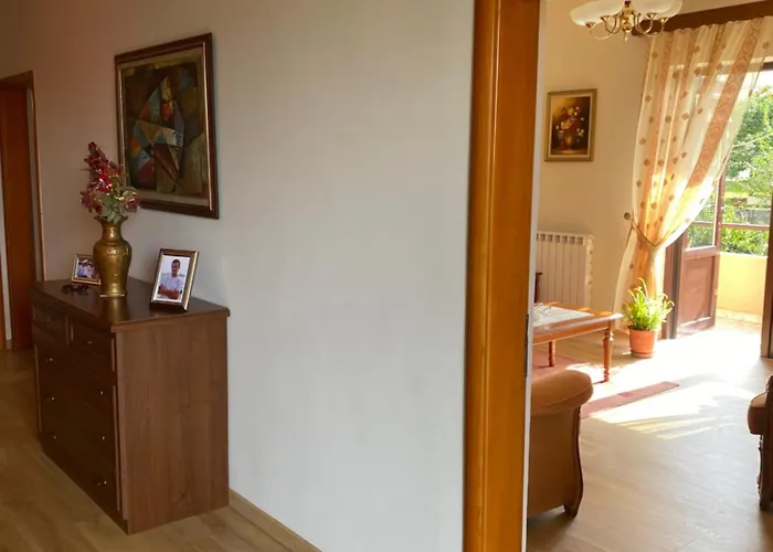 Comfy Spacious Duplex Apartamento