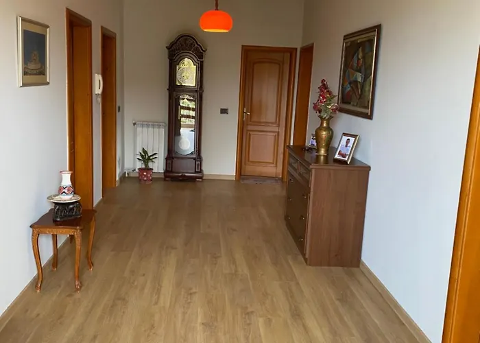 Comfy Spacious Duplex Apartamento Tirana